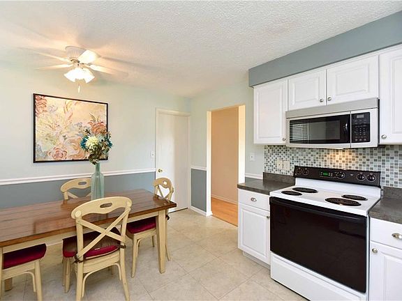 2nd image of 2906 Center Dr
