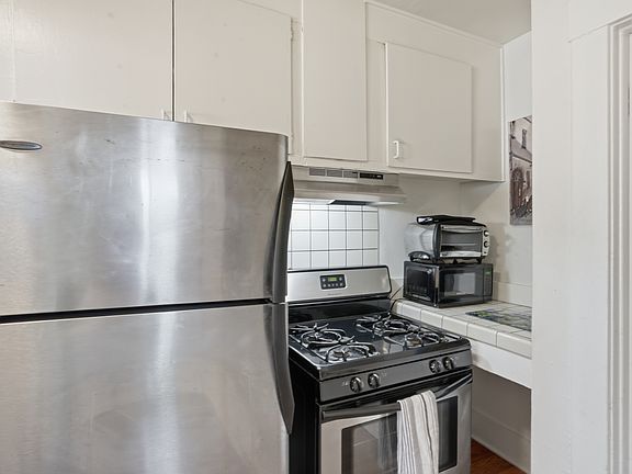 4th image of 2043 C St #2043