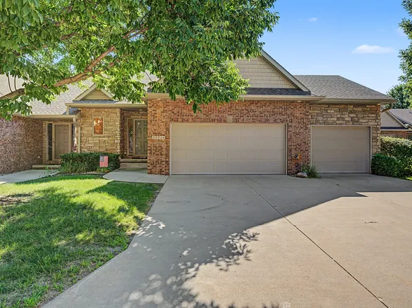 15516 Oakwood Dr, Urbandale, IA 50323