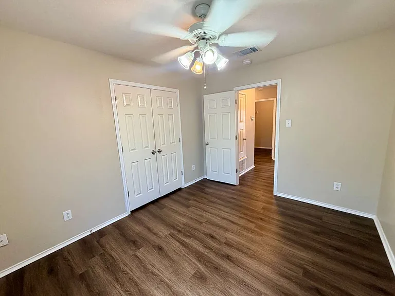 516 W South St — Photo 15