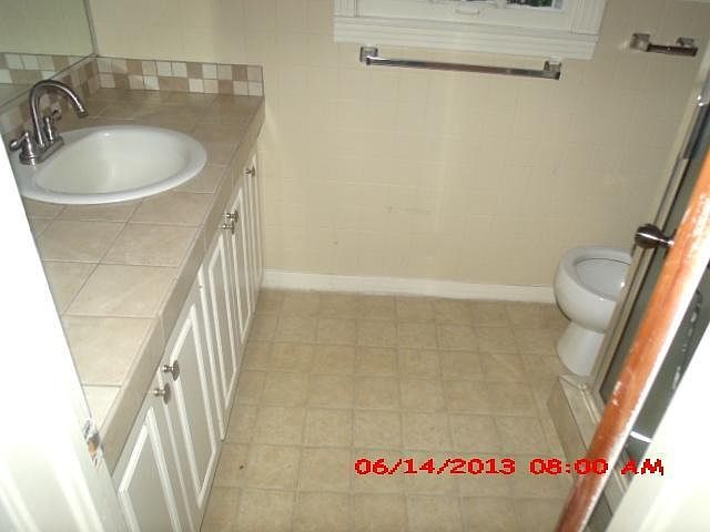 2nd image of 611 S Natchez