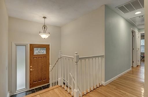 4th image of 45 Virginia Farme Ln