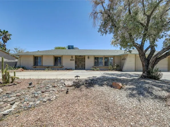 1900 Stonehaven Dr, Las Vegas, NV 89108