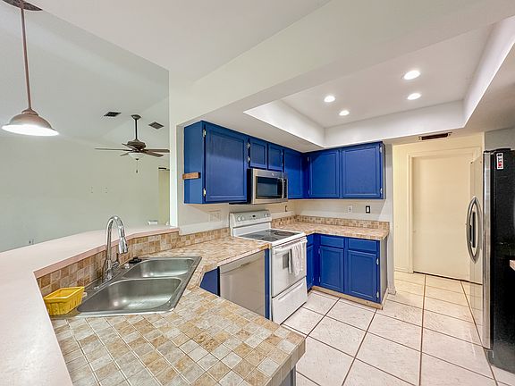 5th image of 2204 SW Santa Barbara Pl