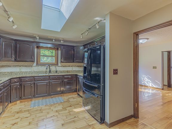 5th image of 809 Brookhollow Ln