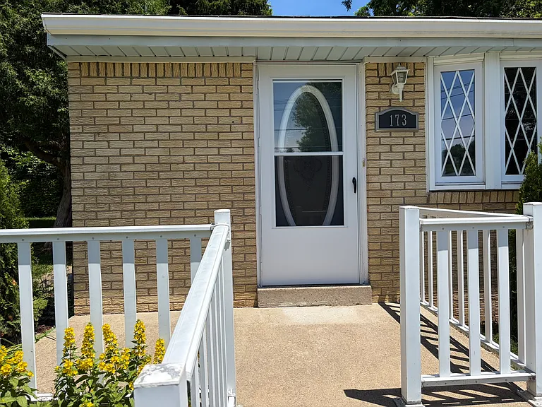 173 Connie Dr — Photo 2