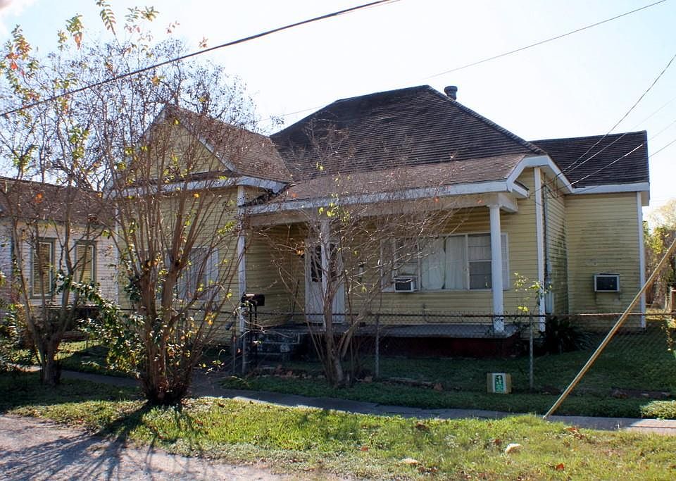 1st image of 2602 Saltus St