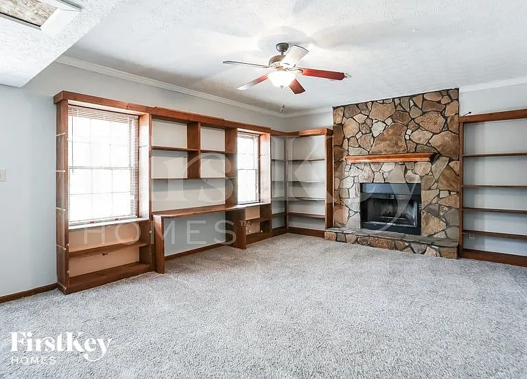 240 Summerwood Ln — Photo 3