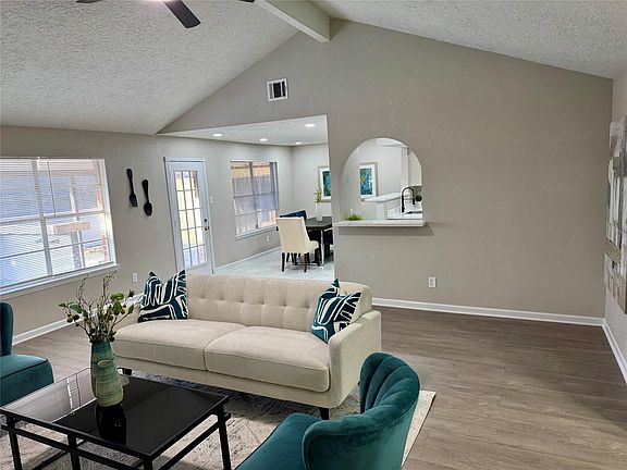 3rd image of 10106 Hillridge Rd