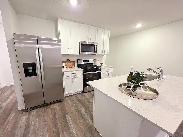 40821 Hawthorne Glades St — Photo 5