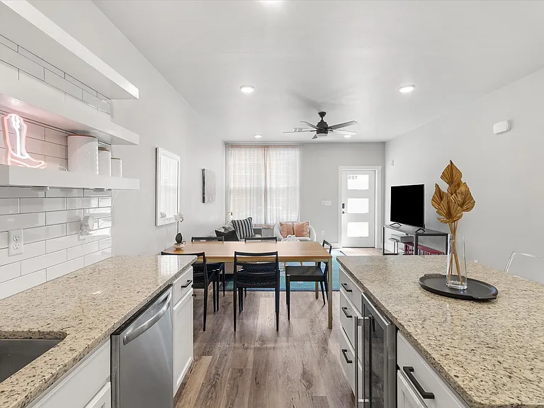 209 W Apache St #301 — Photo 4