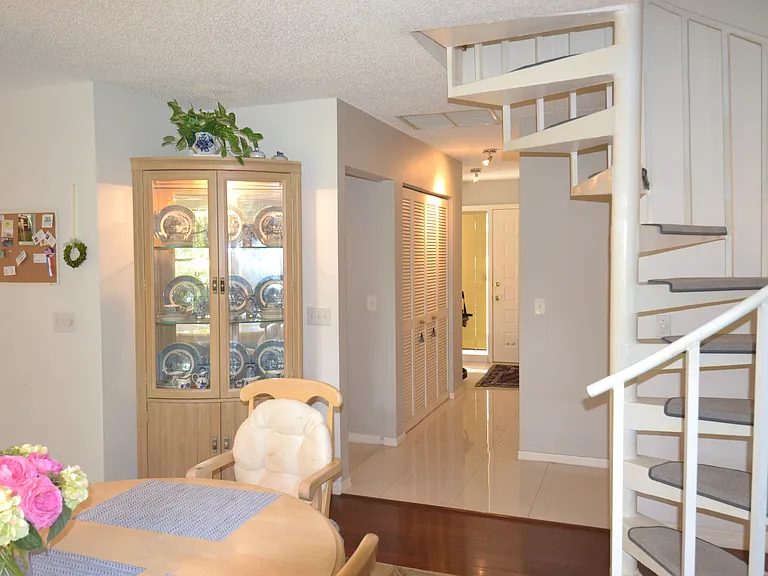 112 Lindsay Ln — Photo 38