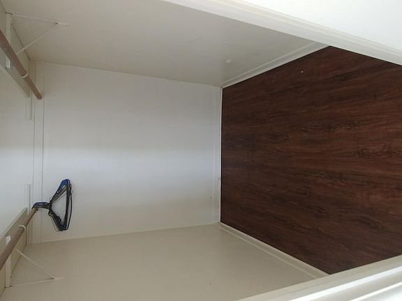 Bedroom walk-in