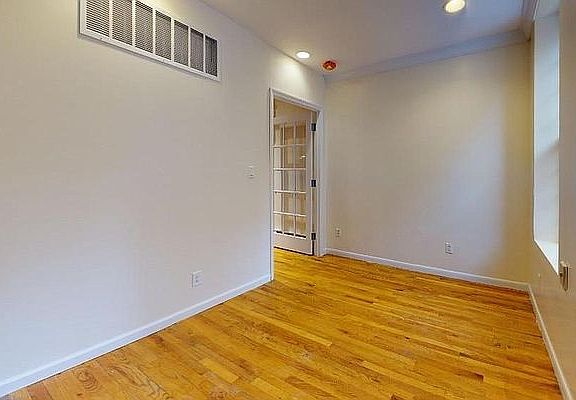 2nd image of 154 Orchard St APT 6