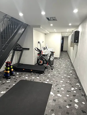 Rented by Space Link Realty | media 23