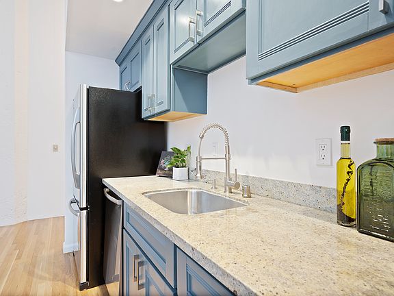 3rd image of 601 4th St Unit 107