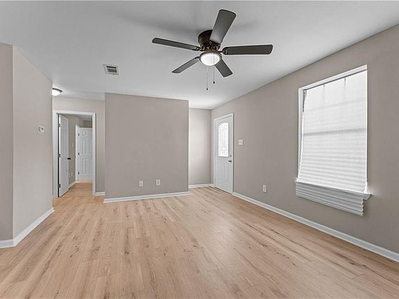 3rd image of 301 E Liberaux St
