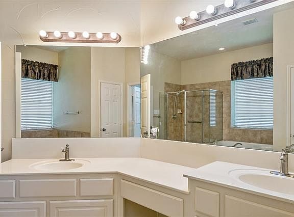 5th image of 804 Crown Ct