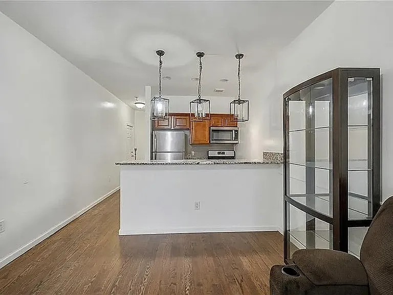 364 Evergreen Ave #1 — Photo 5