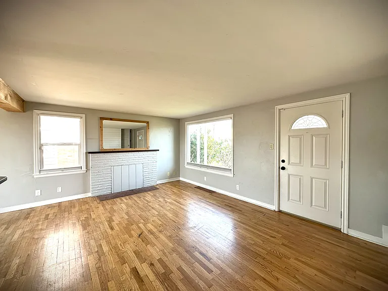 638 N Howard St — Photo 3