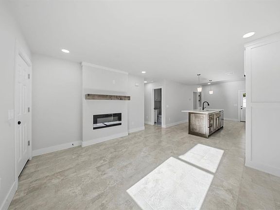 4th image of 1031 Harris Ave