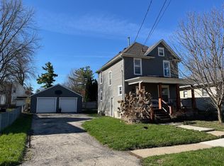 703 W Cottonwood St, Freeport, IL 61032