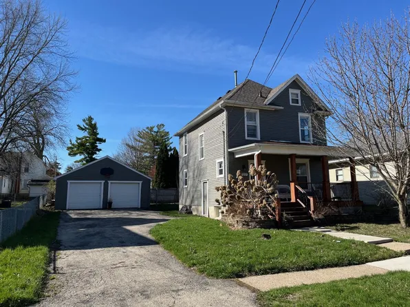 703 W Cottonwood St, Freeport, IL 61032