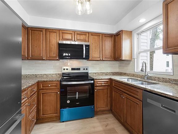 3rd image of 123 Forestwood Dr