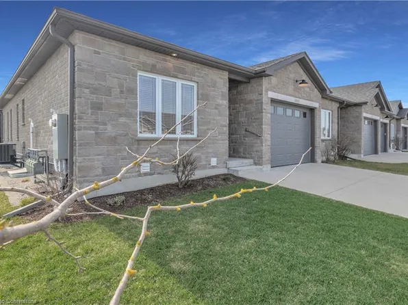 800 Baker Ave S, North Perth, ON N4W 0G5