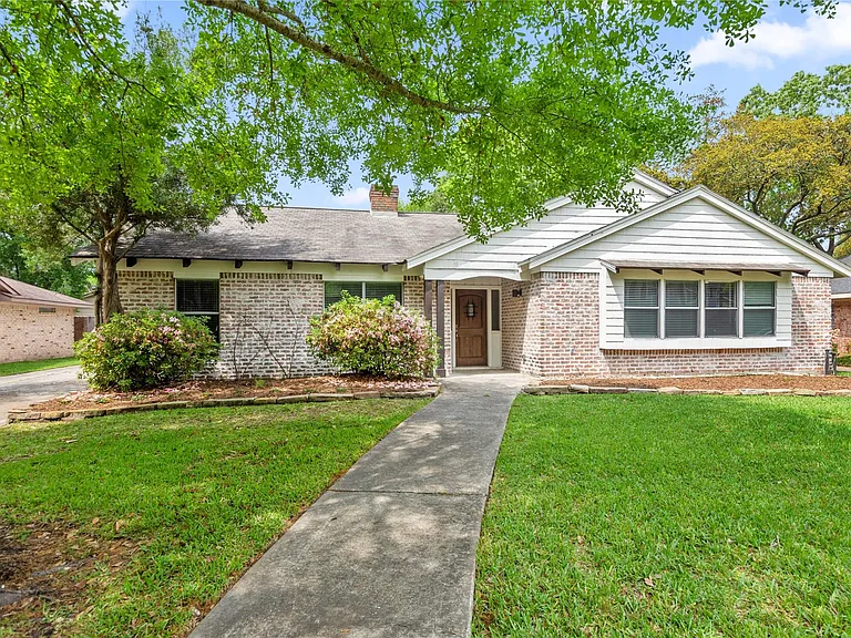 4023 Bayou Grove Dr — Photo 2