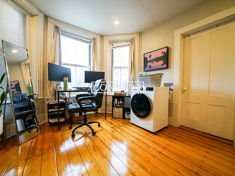 287 Newbury St — Photo 10