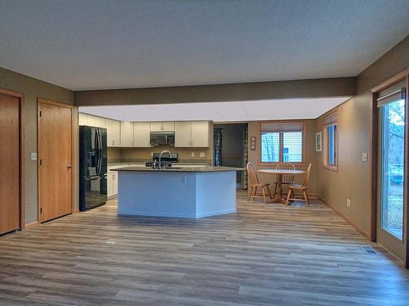 3rd image of 622 Westwood Dr