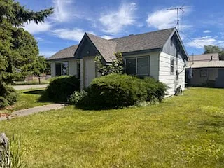 1003 6th Ave W Photo 1