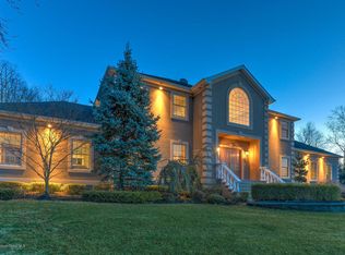 17 Hixon Ter, Holmdel, NJ 07733