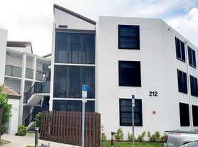 212 Lake Pointe Dr