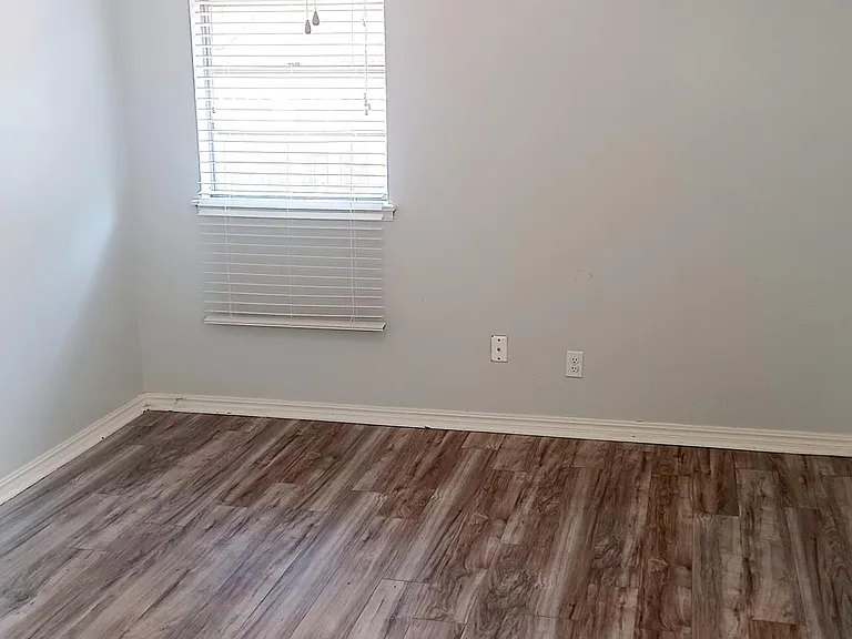648 W Beam Ave — Photo 20