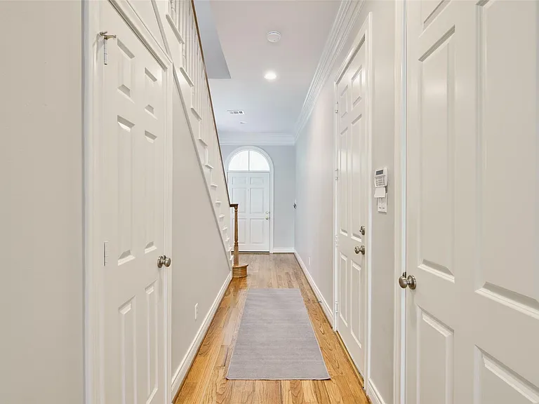4028 Gramercy St — Photo 11