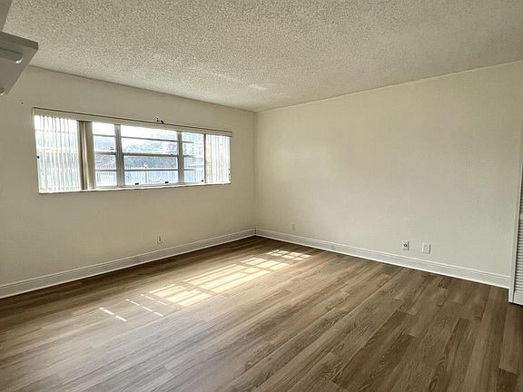 5th image of 611 S State Road 7 APT 1B