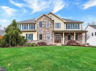1415 Winterberry Dr, York, PA 17406
