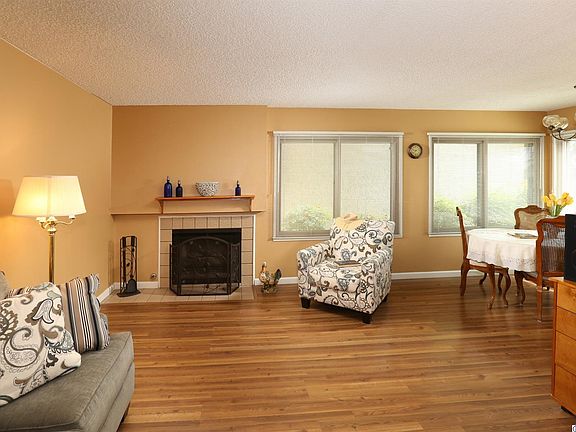 2nd image of 6716 Clybourn Ave Unit 158