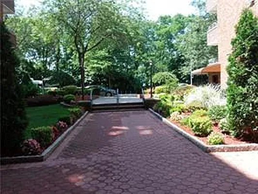 Sold by REMAX Elite | media 28