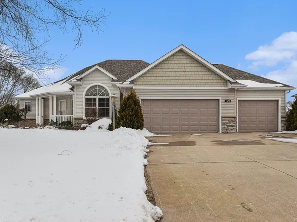 1673 N Summit Dr, La Porte, IN 46350