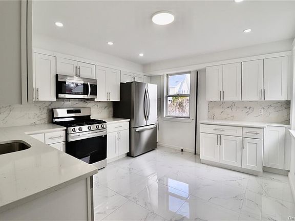4th image of 2312 Laconia Ave