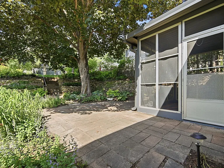 4042 Queen Ave S #A — Photo 38