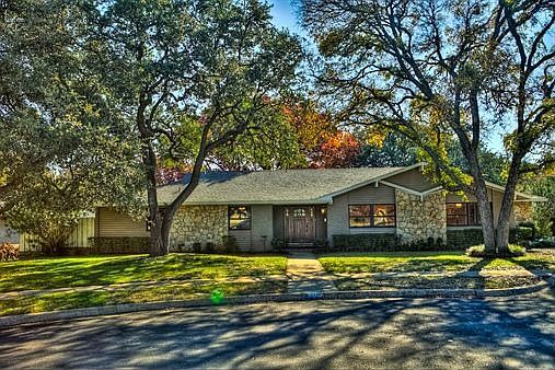 1st image of 3918 Royal Palms Ct