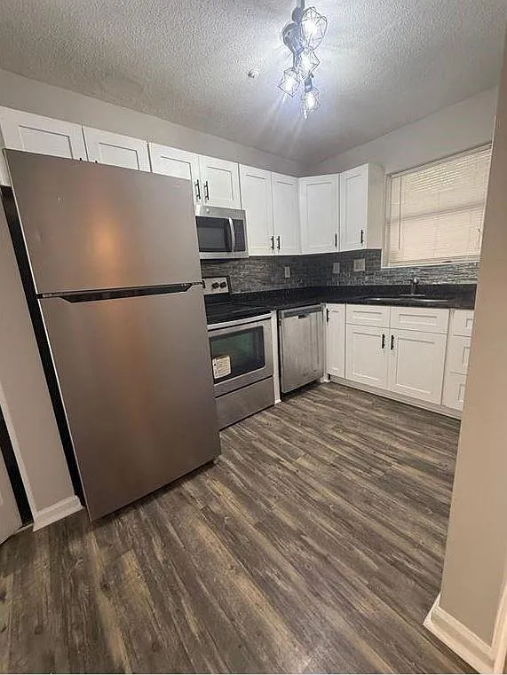 2 bed, 1.5 bath, 1190 sqft, $1,699 — Photo 3