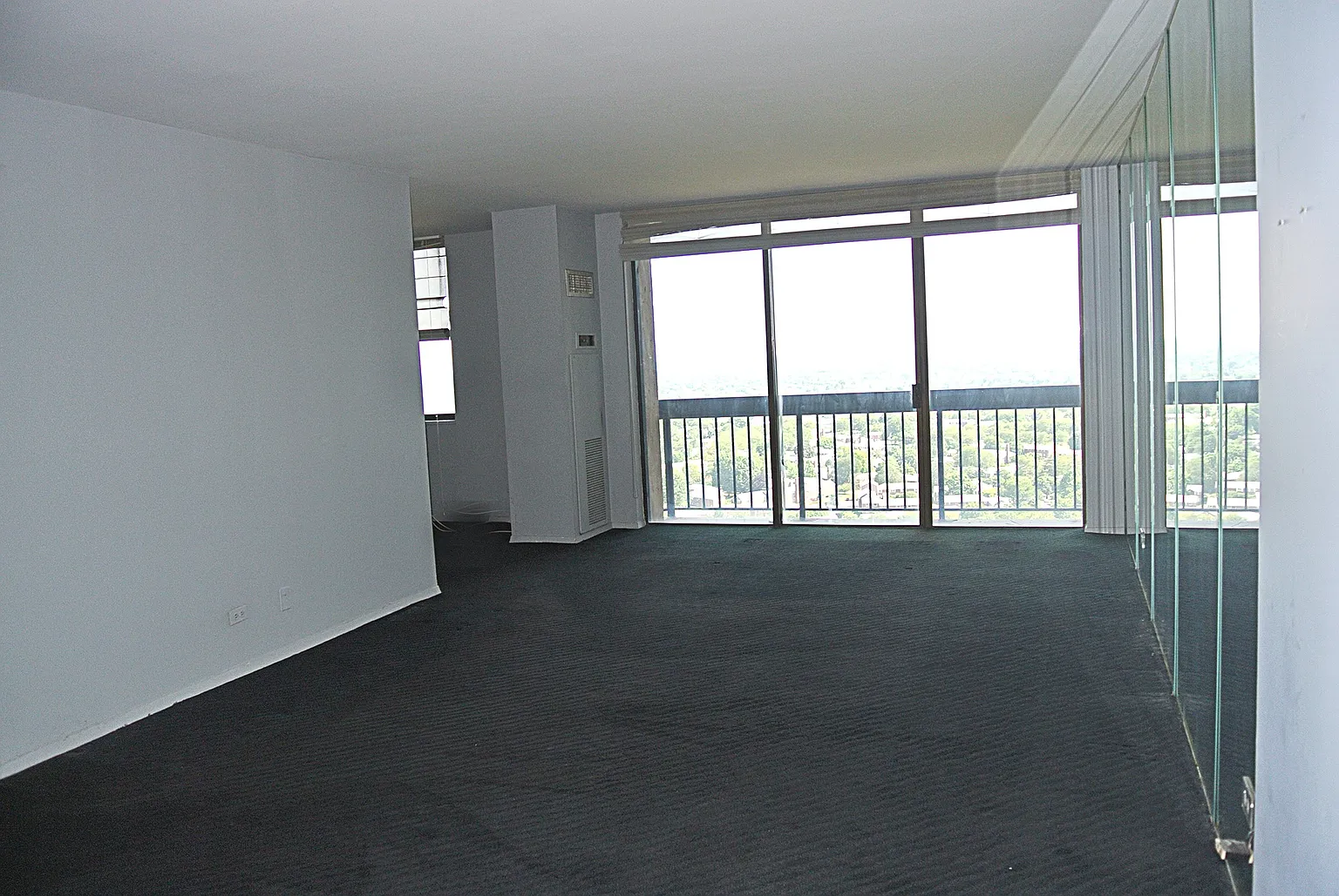 27010 Grand Central Pkwy APT 18B photo 1