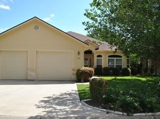 208 Meadow Brook Dr, Fredericksburg, TX 78624