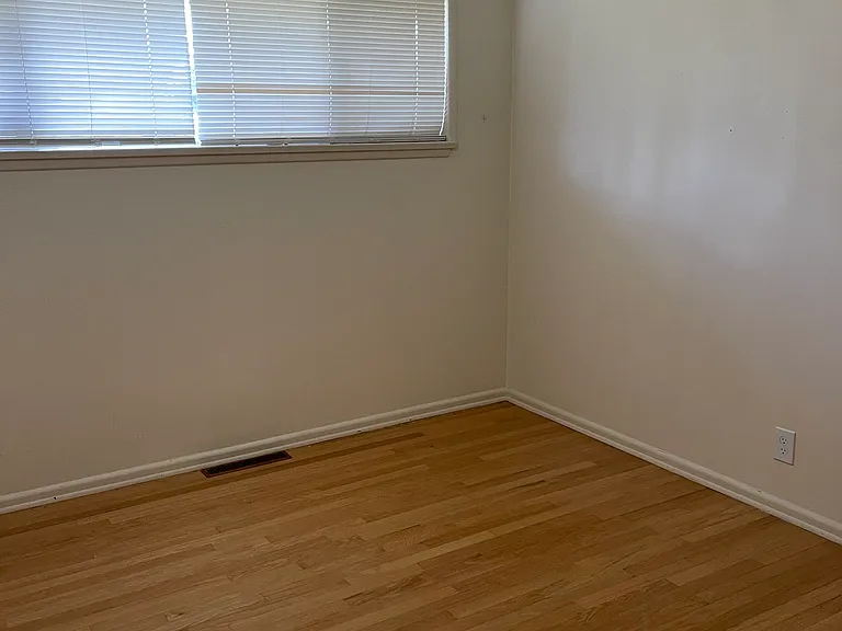 4417 Gilman Ave W — Photo 12