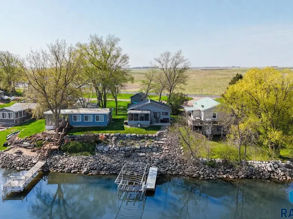 10 Oakwood Shoreline Dr, Bruce, SD 57220